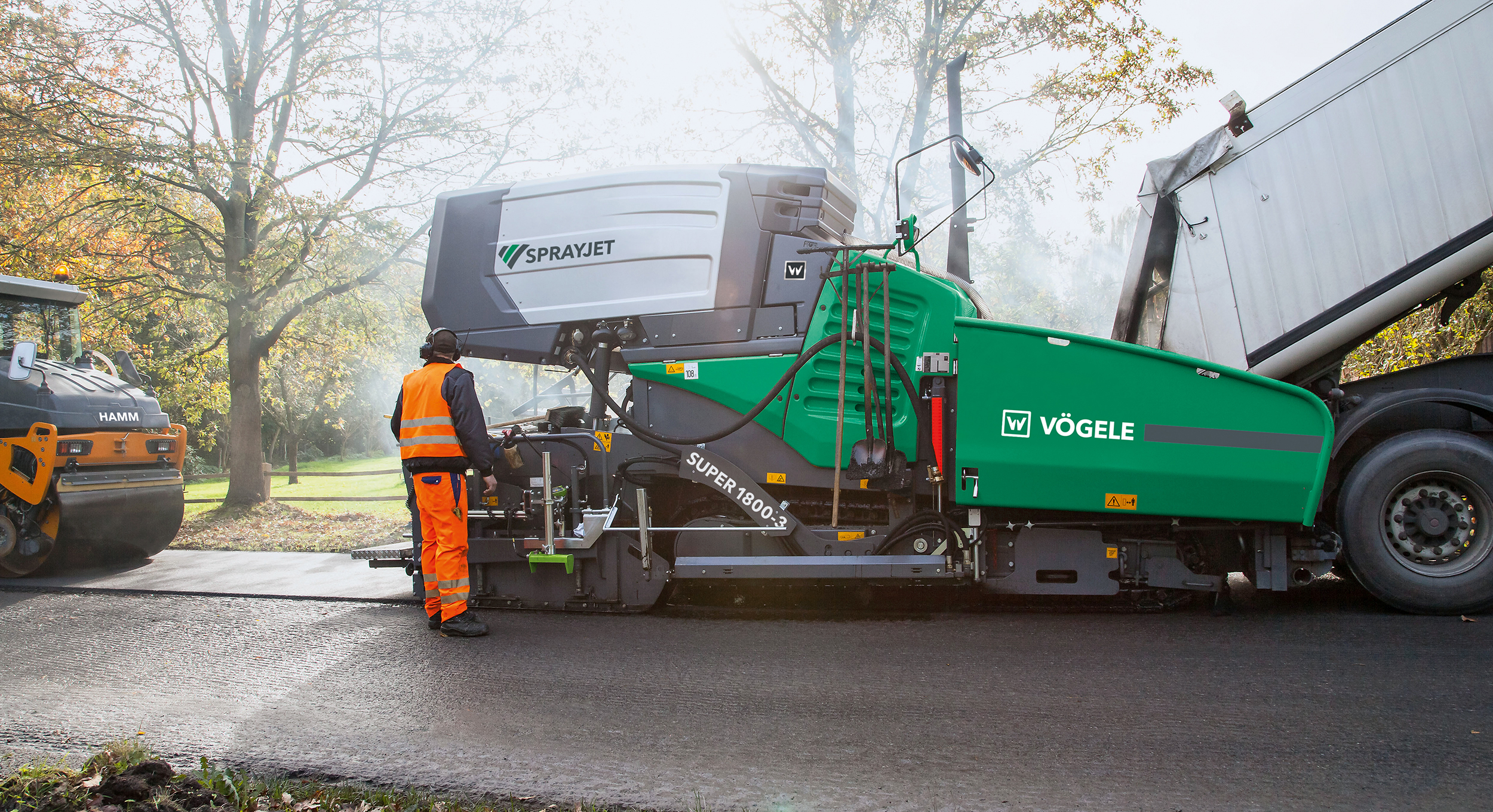 The SUPER 1800-3i SprayJet is ideally suited to paving thin layers on spray seal or for any kind of conventional paving on tack coat.