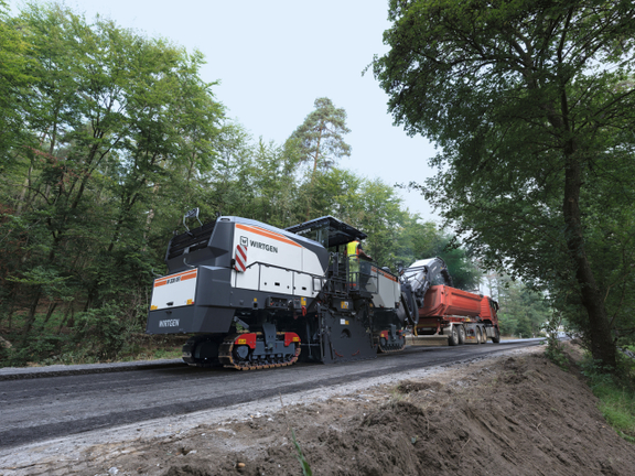 W220XFi | Einsatzbeispiel | Asphaltausbau | 0005