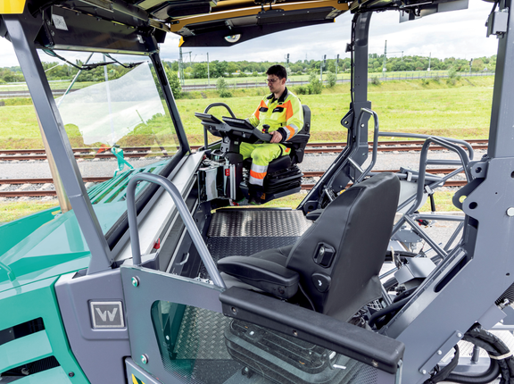 SUPER1800-5i ErgoPlus5 | Photo | 0052 HI