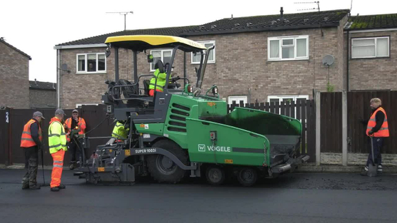 The VÖGELE SUPER 1003i on duty
