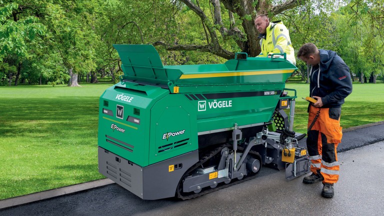 Low-noise asphalt paving with the MINI 500e road paver
