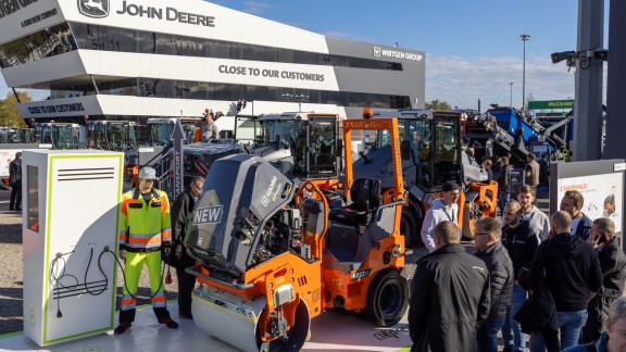 Battery-electric tandem Rollers from Hamm at the Bauma exhibition booth