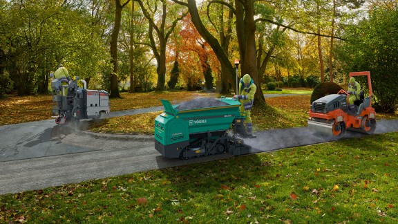 A Wirtgen small milling machine, a Vögele MINI Class paver and a compact roller from Hamm at work on a construction site
