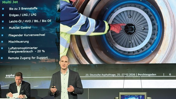 Steven MacNelly, Bereichsleiter Entwicklung & Konstruktion bei Benninghoven, im Vortrag