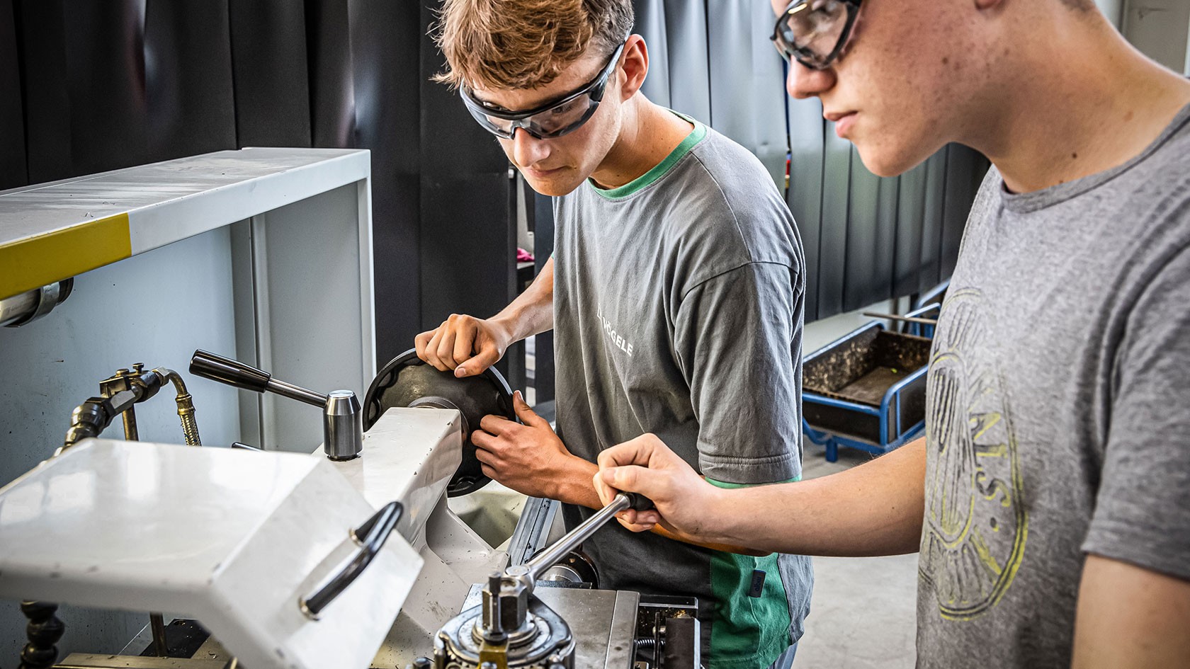 Teamwork of two Vögele trainees