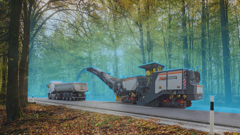 Fresadora en frío de Wirtgen, en acción en un proyecto de reparación de una carretera