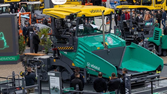 Vögele SUPER 1900-5(i) and SUPER 2100-5(i) pavers at the Bauma exhibition booth
