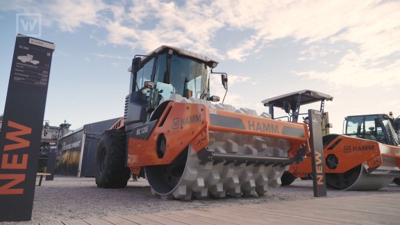 HAMM HC 120i at the trade fair stand in Las Vegas