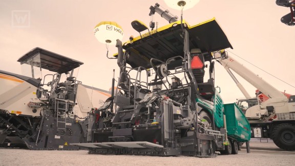 VÖGELE SUPER 1703-3i at the trade fair stand in Las Vegas