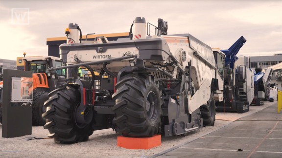 WIRTGEN WR 250i at the trade fair stand in Las Vegas