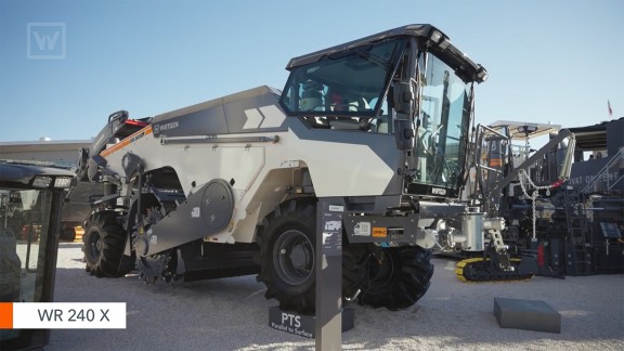 WR 240 sur le stand Conexpo en 2026