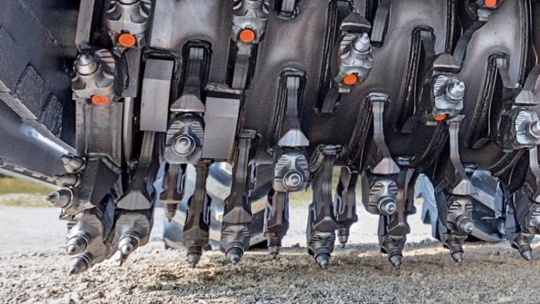 Milling and mixing rotors for cold recyclers and soil stabilizers