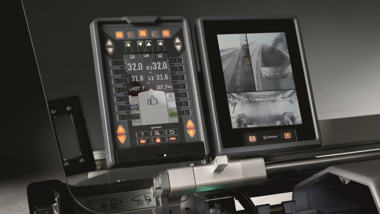 Control of a Wirtgen machine, mood: dark and studio.