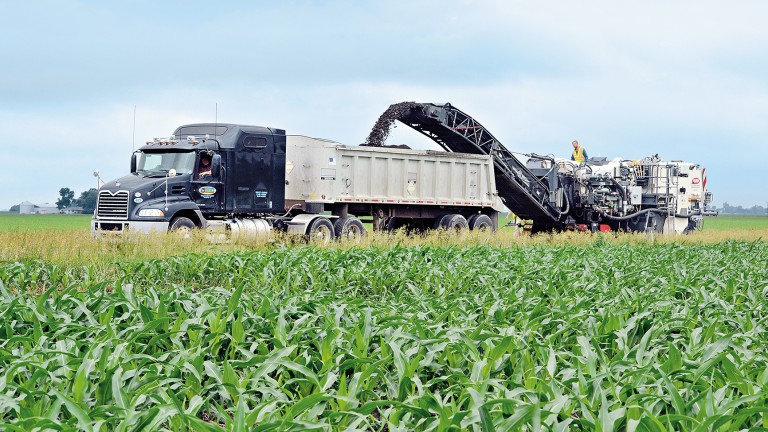 Unbeatably versatile: Wirtgen 3800 CR – Cold recycler and high-performance cold milling machine