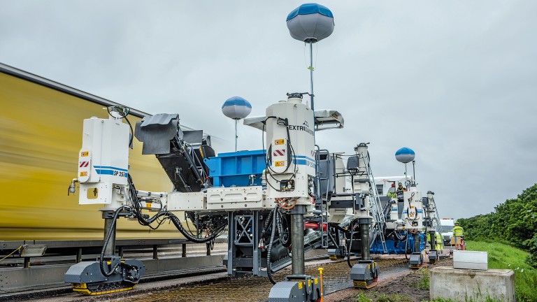 United Kingdom: SP 25i slipform paver masters a very special job