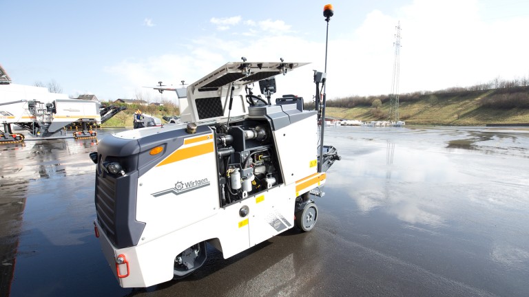 Wirtgen small milling machine W 35 Ri: Versatility is the name of the game