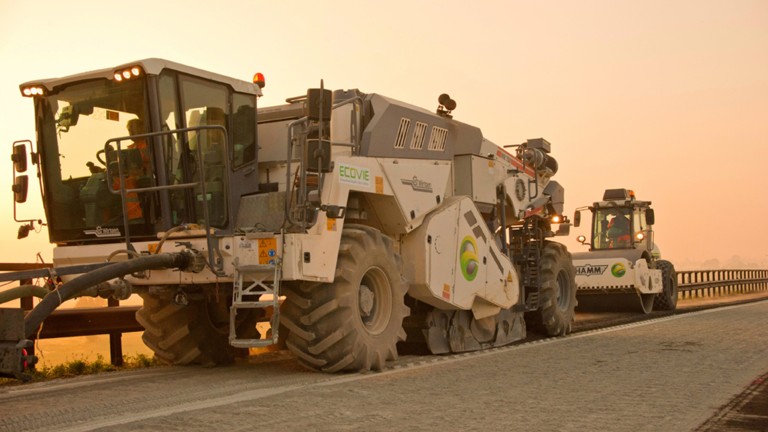 Marking a first in Italy: Wirtgen Cold Recycler and Soil Stabilizer WR 250 rehabilitating A4