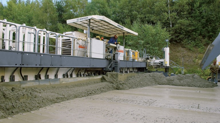 New SP 154i Slipform Paver from Wirtgen Paves Concrete in Two Layers