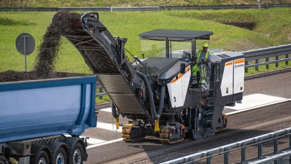 Cold milling machine W 210 XF at work on a motorway
