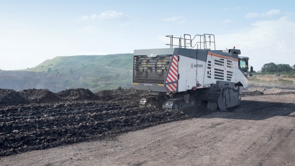 Wirtgen Surface Miner 220 SM(i) 3.8, coal mine in India, windrow method