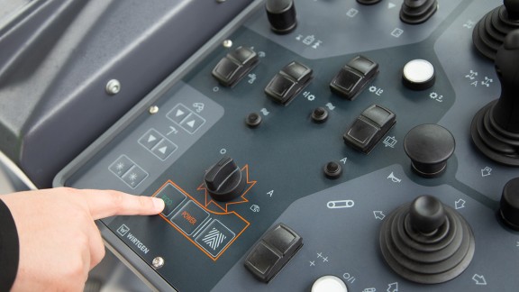 The choice of three Mill Assist working strategies in the cockpit of the W 200 F