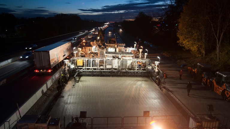 Dual-layer paving is first choice: Wirtgen SP 1500 efficiently paves exposed aggregate concrete on four job sites