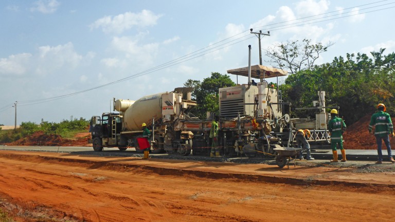 Wirtgen slipform paver SP 500 paves concrete in southwest Nigeria