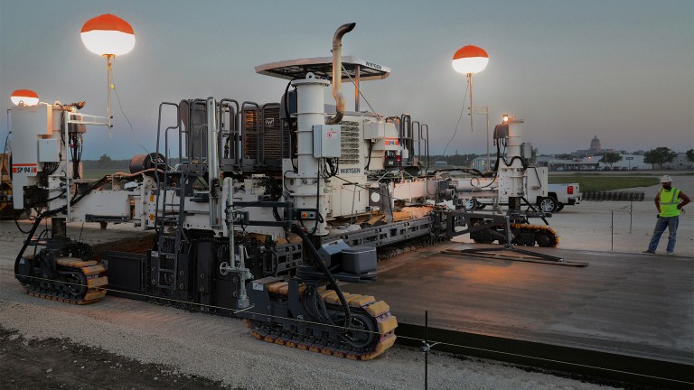 Wirtgen SP 90 series: Top-quality paving of large concrete slabs