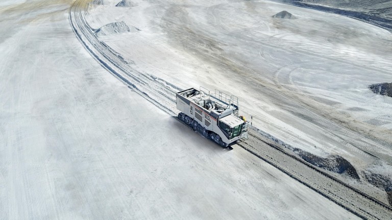 The New Wirtgen 220 SM/220 SMi: Surface Miner for Raw Material Extraction and Routing Operations