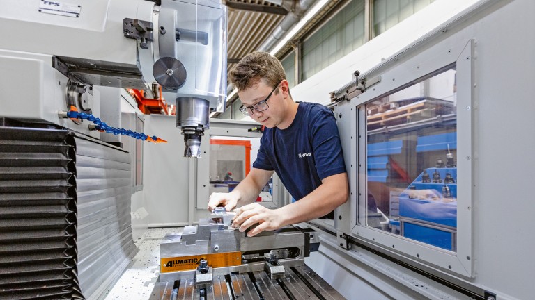 Vocational training for qualification as a Metal Cutting Mechanic / Milling Equipment (m/f/d) at WIRTGEN