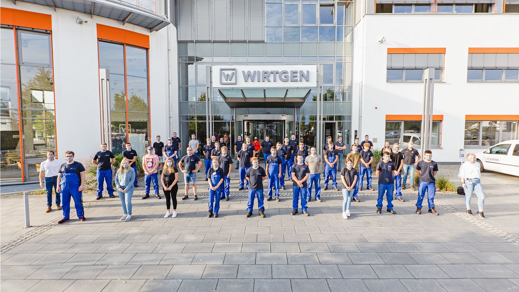 Mit 41 neuen Auszubildenden geht es in das neue Ausbildungsjahr bei der WIRTGEN GmbH in Windhagen.