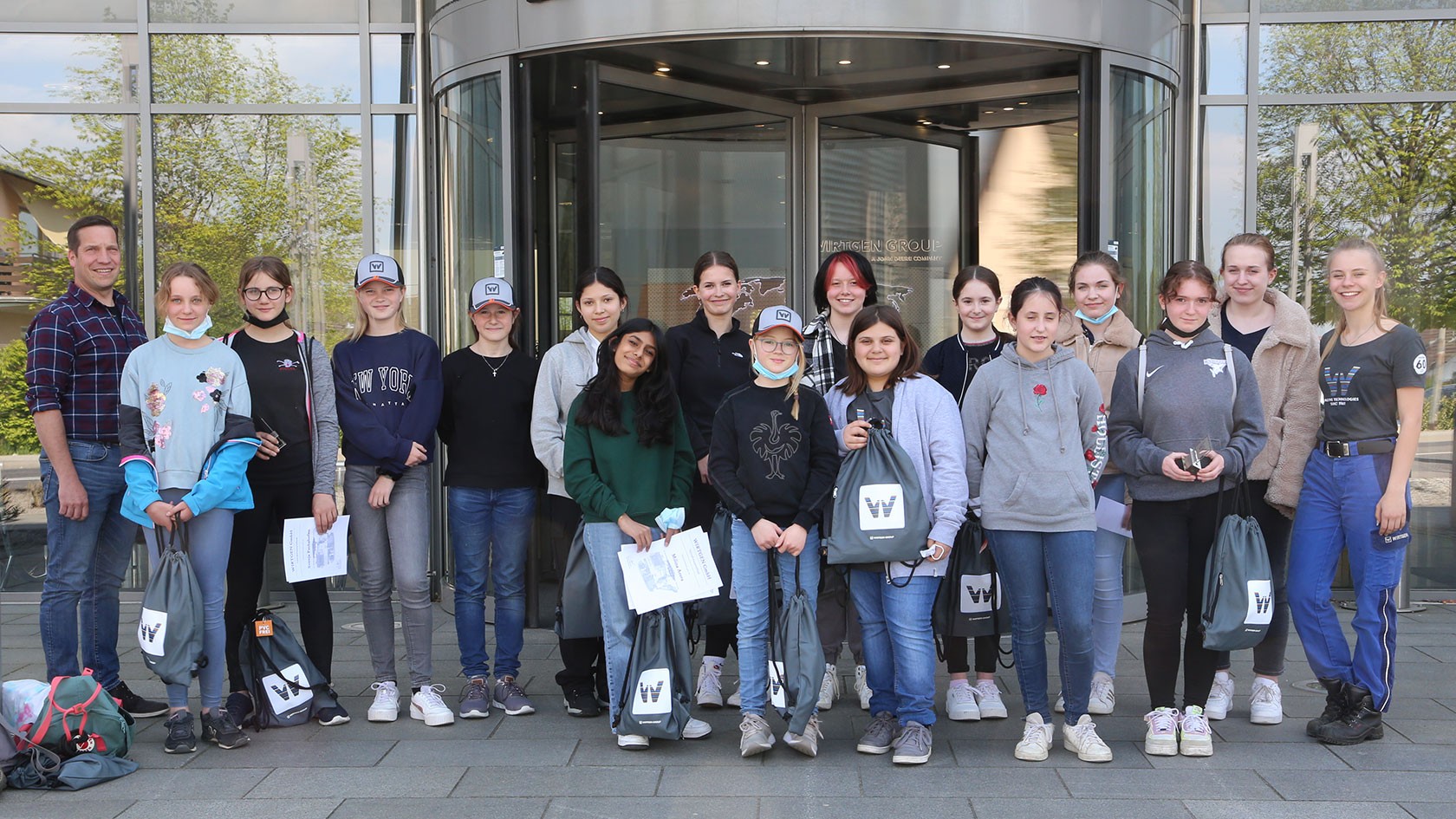 Die WIRTGEN GmbH begrüßte 15 junge Mädchen zum Girls'Day 2022.