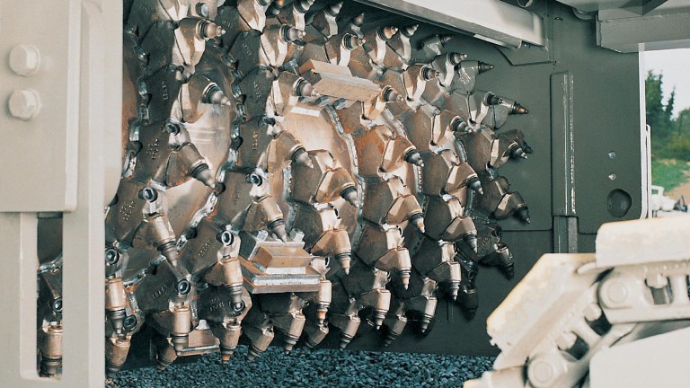 Expansion of Sales and Service Network | 1990-1999 | Company history | Wirtgen GmbH