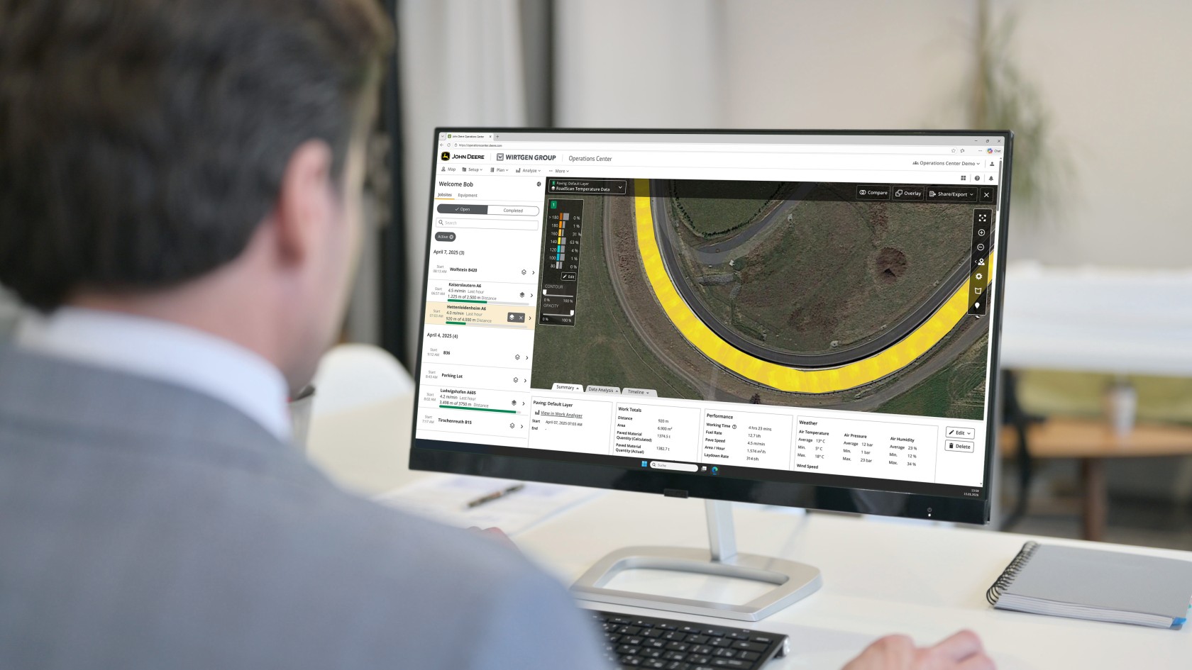 The image shows a user analysing RoadScan temperature data measured with WPT Paving Pro in John Deere Operations Center™.