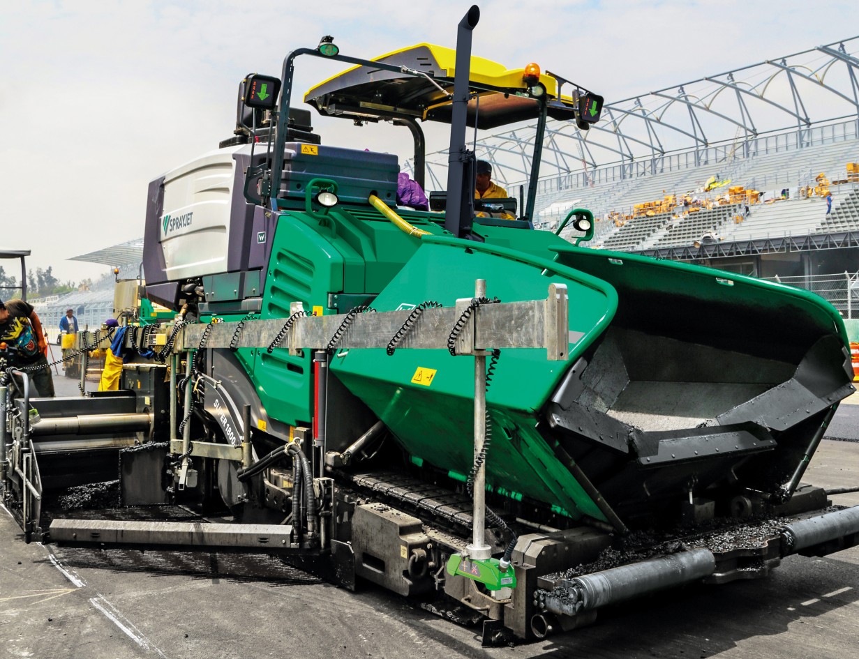 SUPER 18003i SprayJet Road pavers Vögele