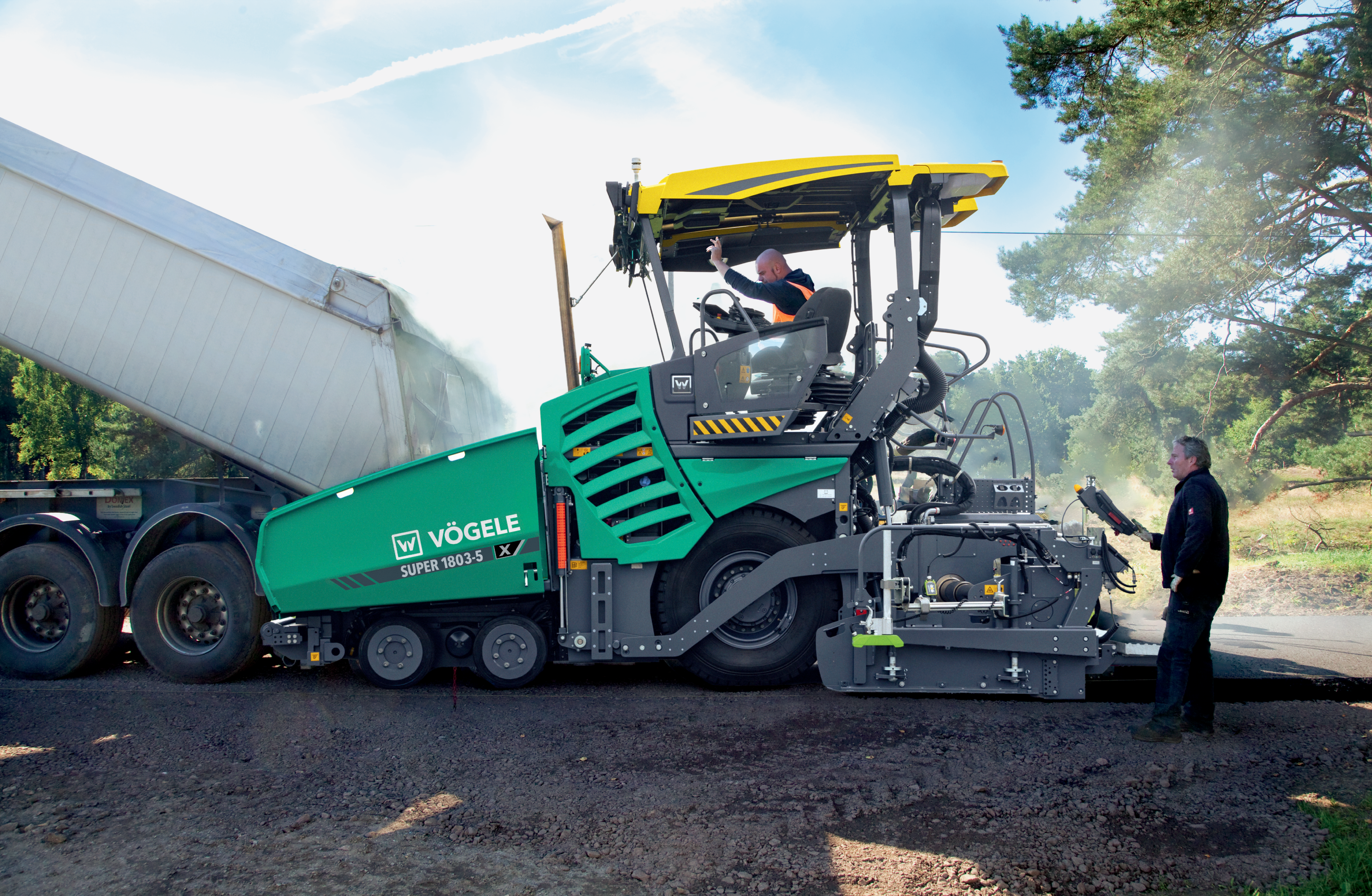 Operator's platform for wheeled pavers | VÖGELE