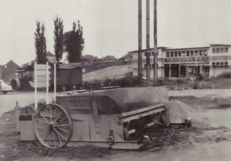 Image shows VÖGELE’s first towed spreader of 1928/29.