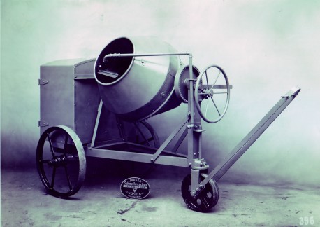 Image shows that VÖGELE used to make products like mixers as well.