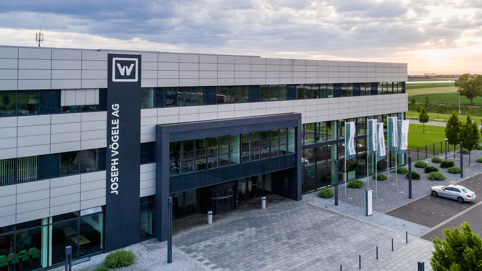 The administrative block and the entrance portal at Joseph Vögele AG