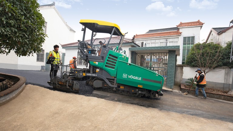 Cramped conditions, yet professional paving