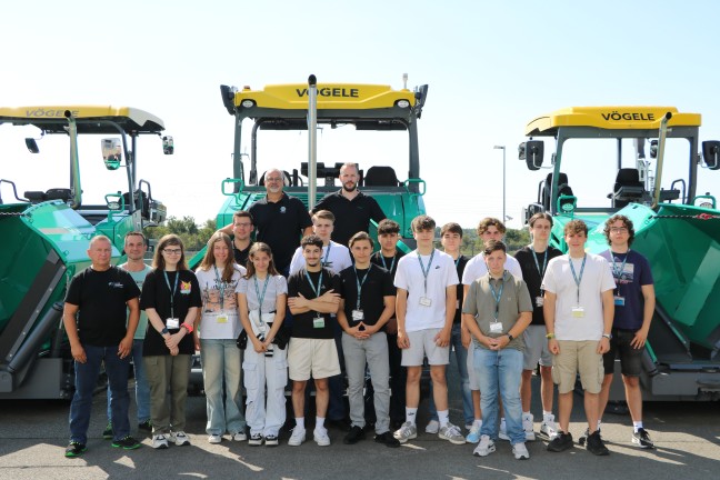 Ausbildungsstart 2025: Straßenfertiger-Spezialist Vögele begrüßt Technik-Talente