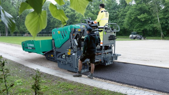 miniextendedora SUPER 800-5 P de Vögele en acción