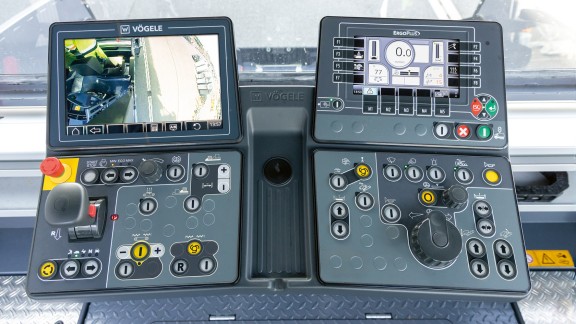 Operating console of the ErgoPlus 5 operating concept with touchscreen display