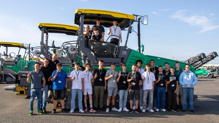 Vögele begrüßt 21 neue Azubis zum Ausbildungsstart 2024