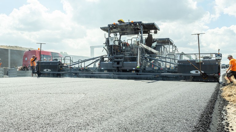 Paving without joints, convincing technology