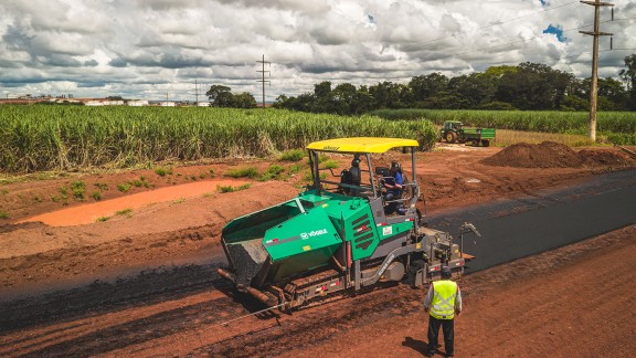 Vögele SUPER 1400 tracked paver in action in Brazil