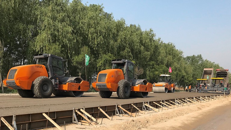 Compacting CTB course with HAMM 322 compactors