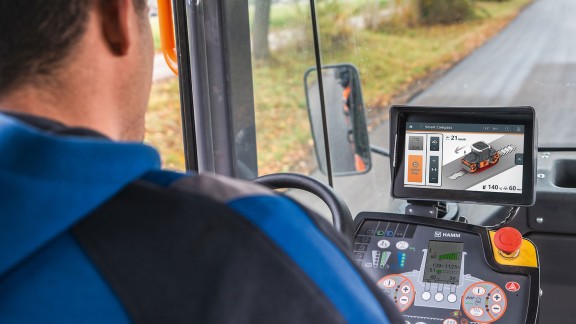 View of the Smart Compact display, showing the compaction force settings and modes for both drums.