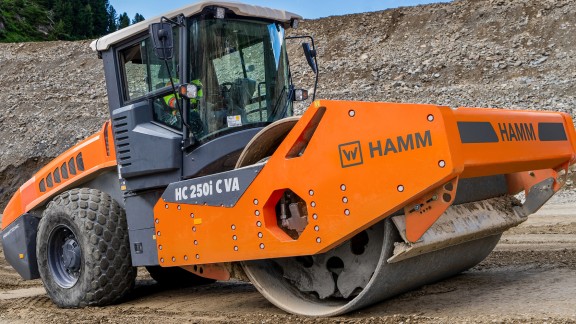 Compactador HC 200i C con tambor VA en la obra