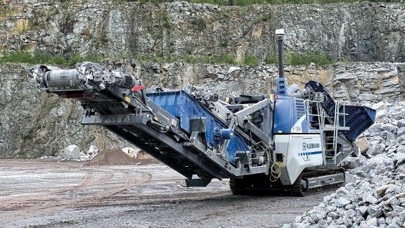 Angled front view of MOBICONE MCO 90(i) EVO2 